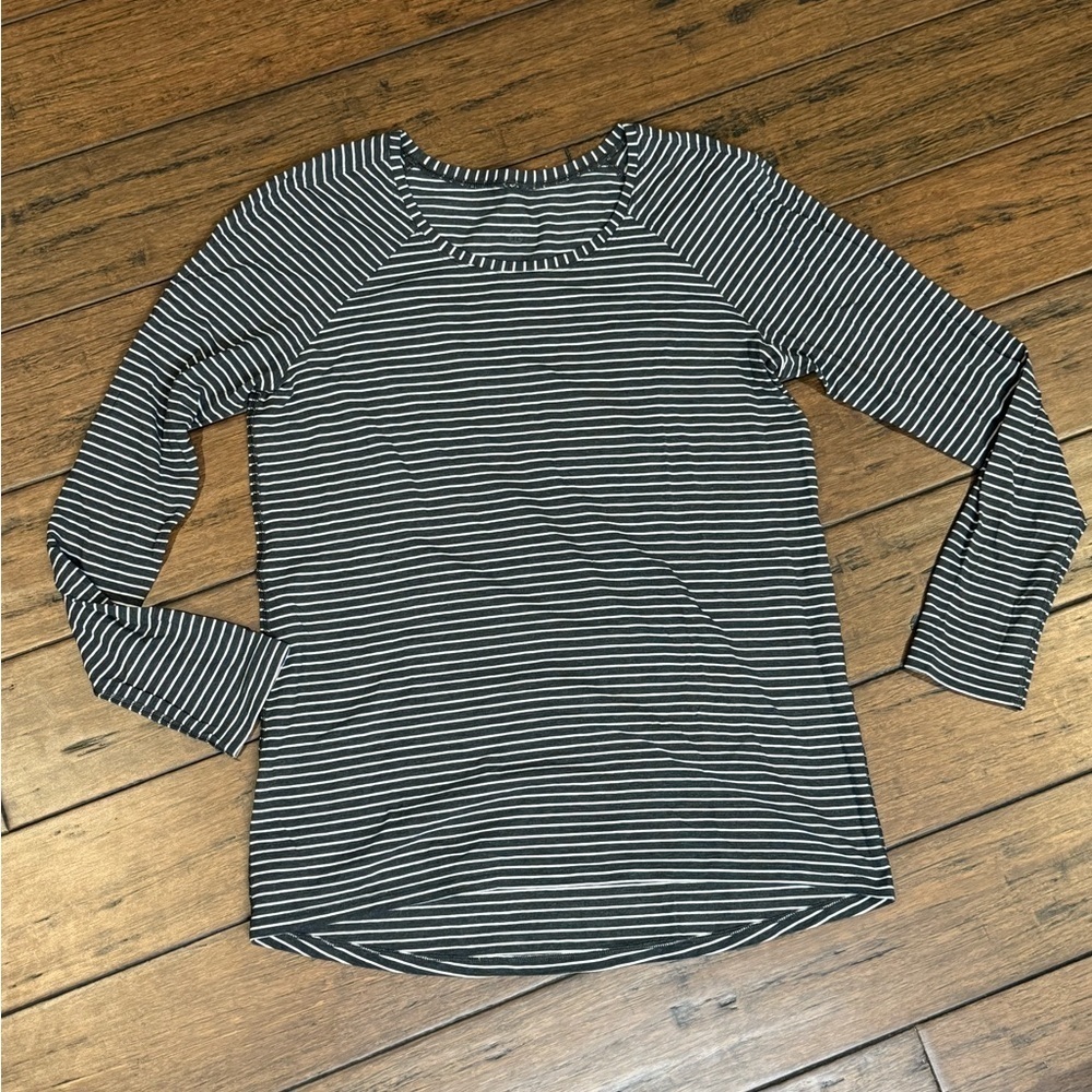 Lullulemon Love crew Long Sleeve T size 8